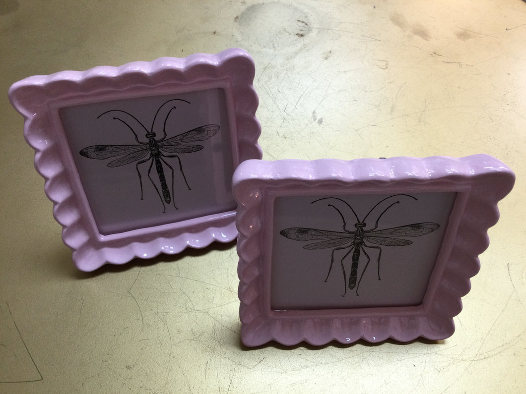 Square Ruffled Resin Photo Frame- 6 Colors