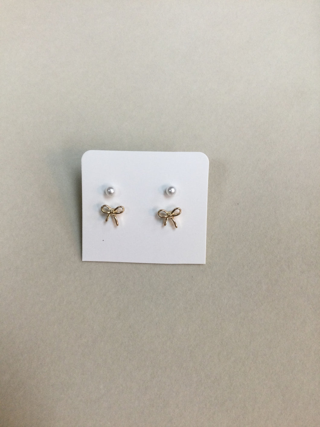 Pearl & Sweet Gold Bow Earring Set