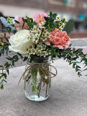 Fall Mason Jar Floral Class 🍁💐🫙 Saturday 10/18, 10:30am